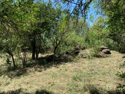 LOTE EN CUESTA BLANCA A METROS DE LAS CINCO ESQUINAS.