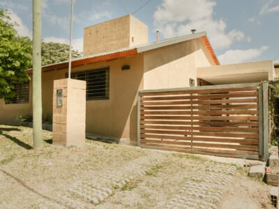 Venta en San Antonio de Arredondo Complejo de 3 unidades. En esquina a 50 mts de la ruta.