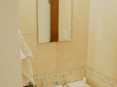 Venta en San Antonio de Arredondo Complejo de 3 unidades. En esquina a 50 mts de la ruta.