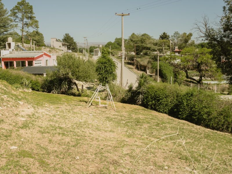 Venta en San Antonio de Arredondo Complejo de 3 unidades. En esquina a 50 mts de la ruta.