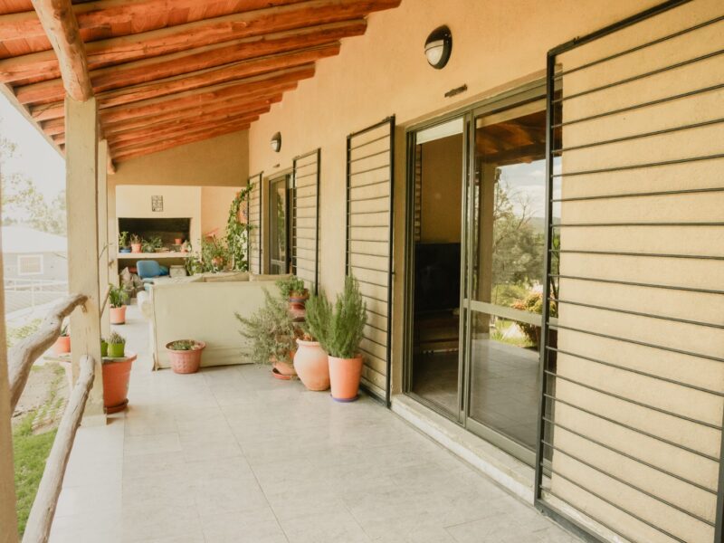 Venta en San Antonio de Arredondo Complejo de 3 unidades. En esquina a 50 mts de la ruta.