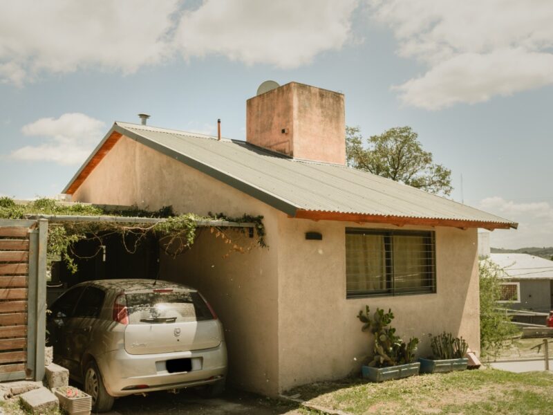 Venta en San Antonio de Arredondo Complejo de 3 unidades. En esquina a 50 mts de la ruta.