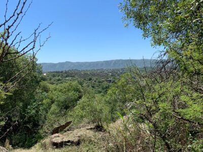 LOTE EN CUESTA BLANCA A METROS DE LAS CINCO ESQUINAS.