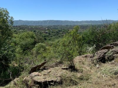 LOTE EN CUESTA BLANCA A METROS DE LAS CINCO ESQUINAS.