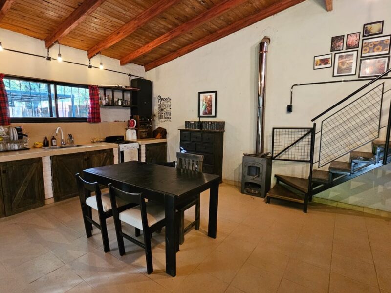Venta de casa con pileta en Villa Icho Cruz, zona centro.