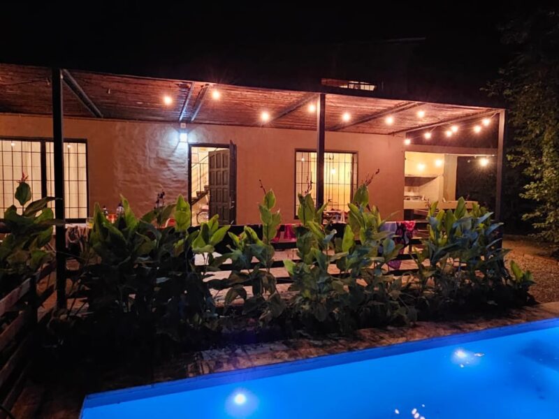 Venta de casa con pileta en Villa Icho Cruz, zona centro.