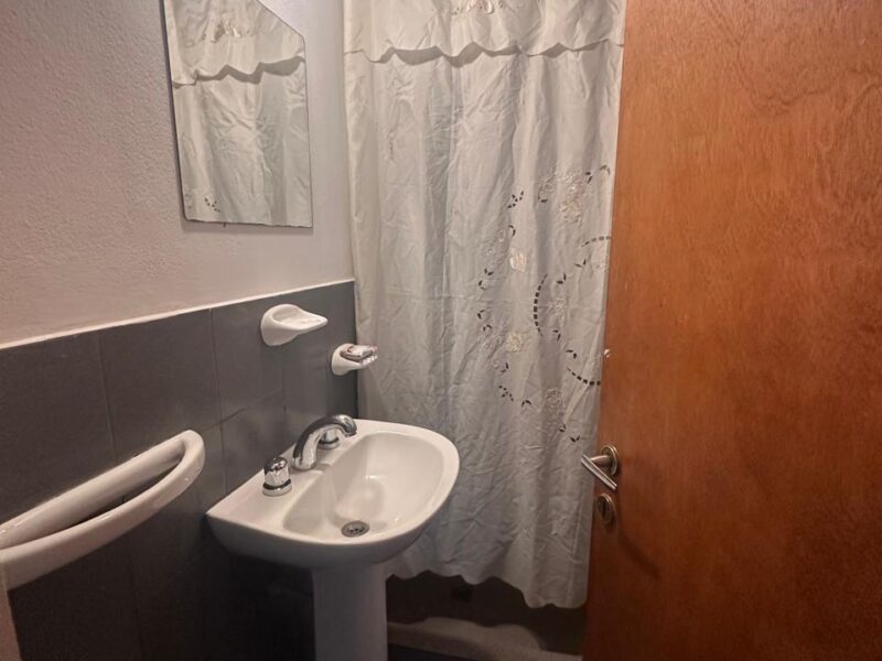 Alquiler anual. Departamento sobre la ruta en San Antonio de Arredondo.