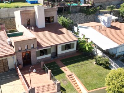 Venta de Casa de 3 Dorm. en Villa Carlos Paz. Apta Crédito Hipotecario