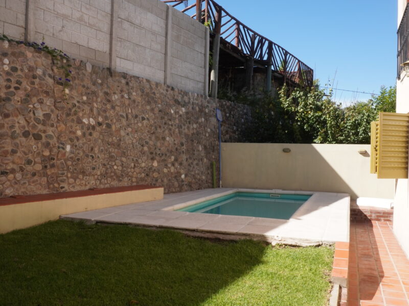 Venta de Casa de 3 Dorm. en Villa Carlos Paz. Apta Crédito Hipotecario